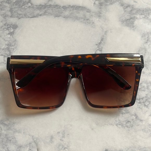 Sunglasses - Picture 5 of 5